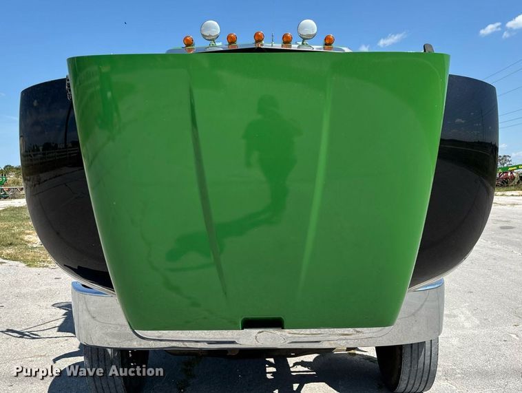 image for item ED2211 2012 Peterbilt 337 semi truck