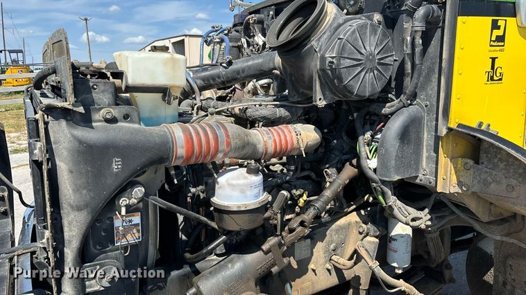 image for item ED2211 2012 Peterbilt 337 semi truck