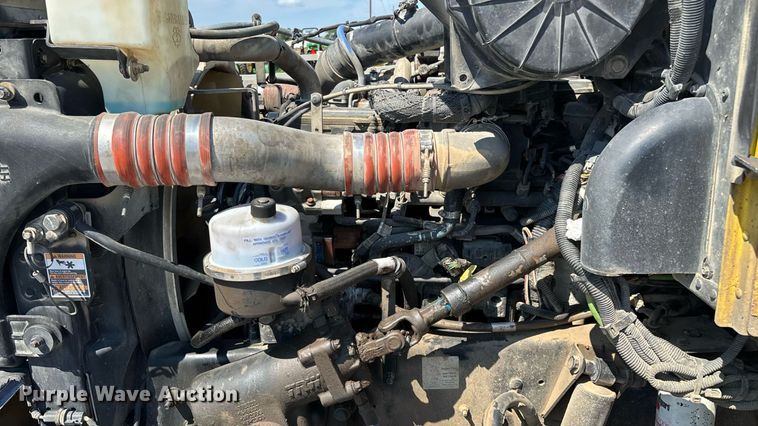 image for item ED2211 2012 Peterbilt 337 semi truck