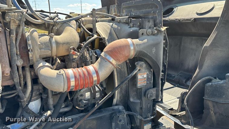 image for item ED2211 2012 Peterbilt 337 semi truck