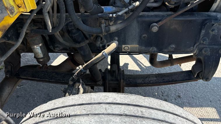 image for item ED2211 2012 Peterbilt 337 semi truck