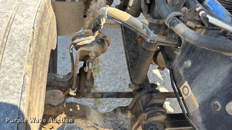 image for item ED2211 2012 Peterbilt 337 semi truck