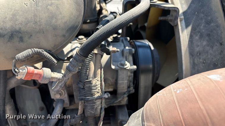 image for item ED2211 2012 Peterbilt 337 semi truck