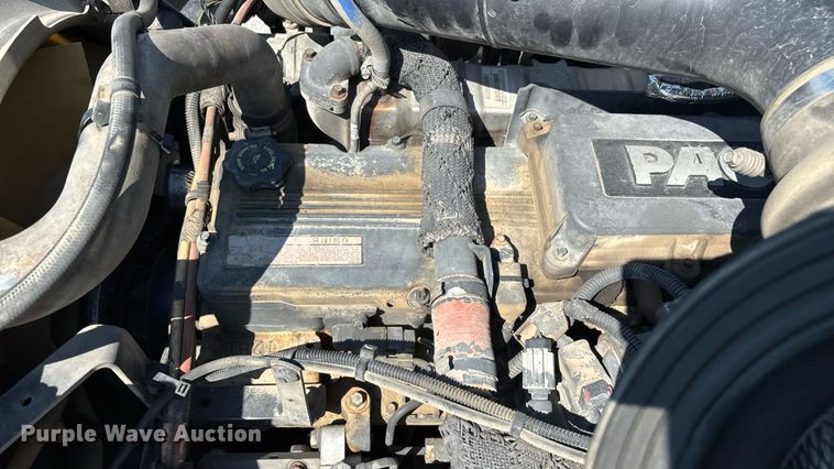 image for item ED2211 2012 Peterbilt 337 semi truck