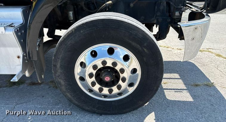 image for item ED2211 2012 Peterbilt 337 semi truck