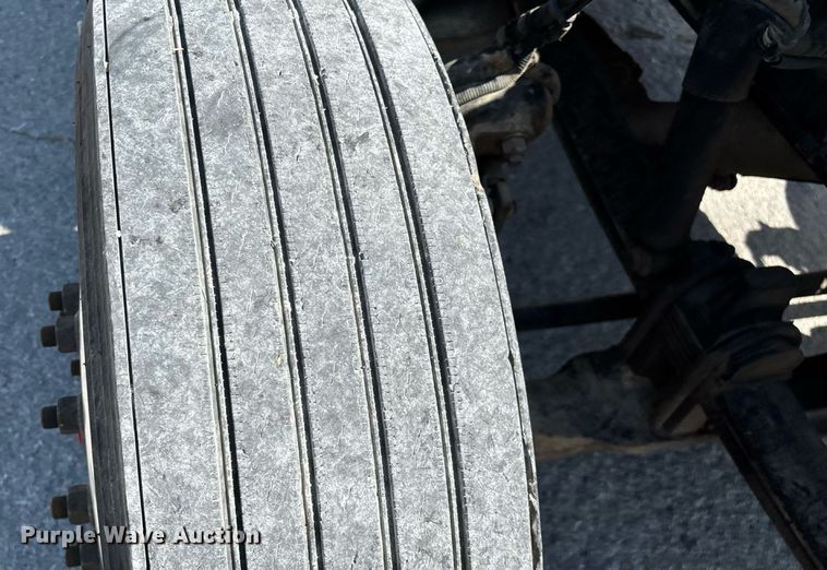 image for item ED2211 2012 Peterbilt 337 semi truck