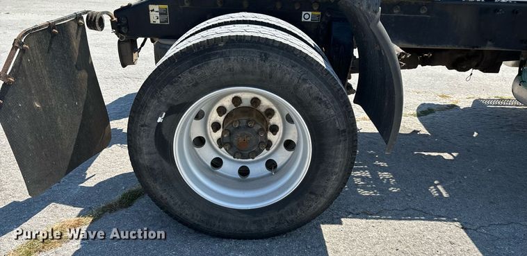 image for item ED2211 2012 Peterbilt 337 semi truck