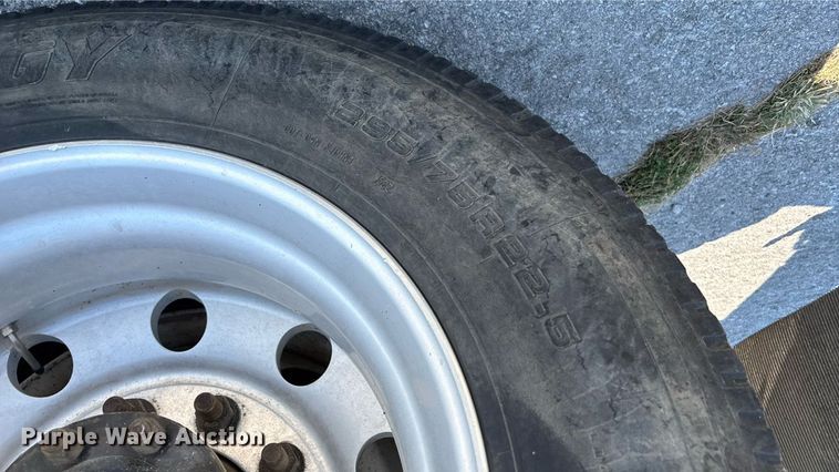 image for item ED2211 2012 Peterbilt 337 semi truck