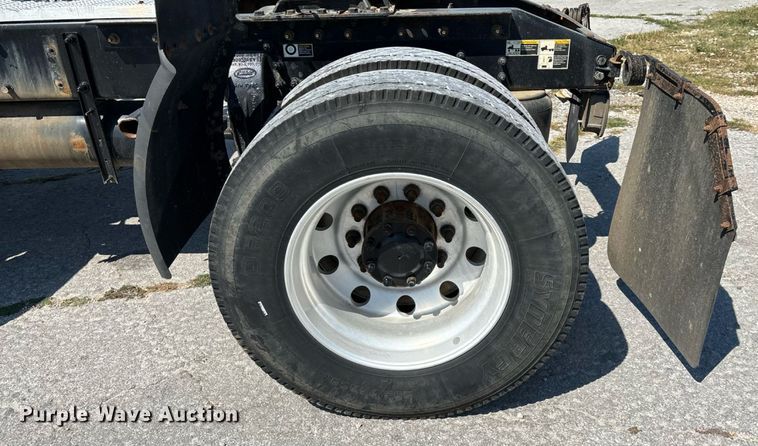 image for item ED2211 2012 Peterbilt 337 semi truck