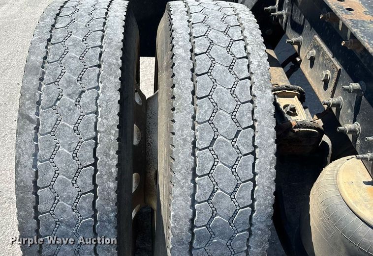 image for item ED2211 2012 Peterbilt 337 semi truck