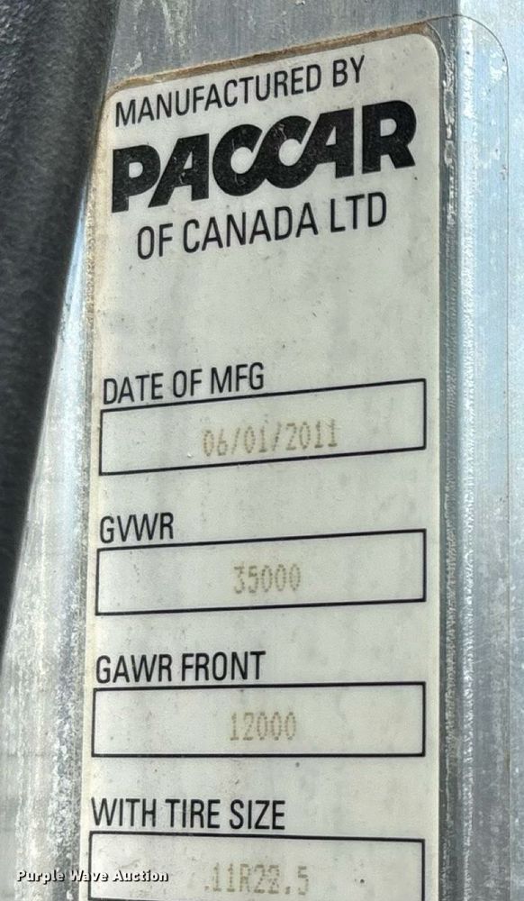 image for item ED2211 2012 Peterbilt 337 semi truck