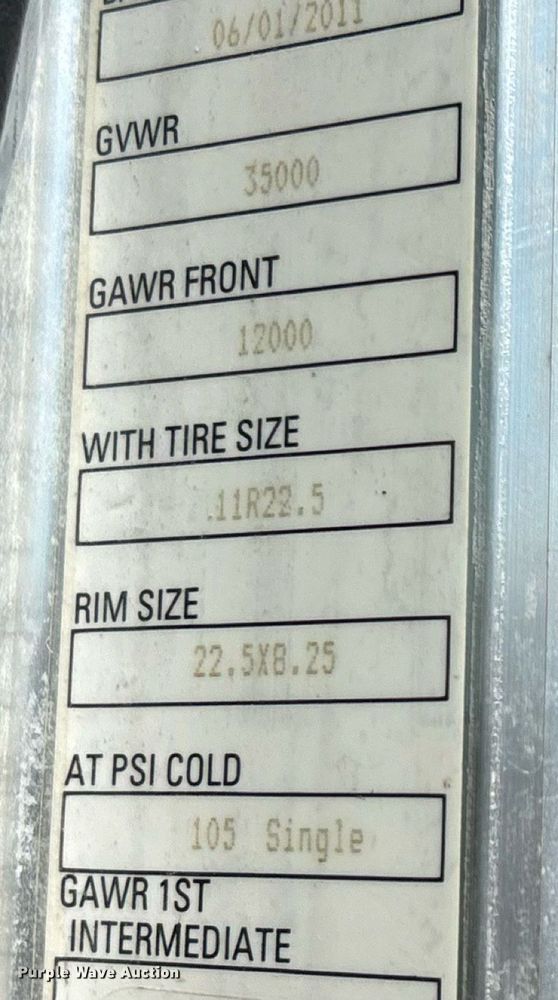 image for item ED2211 2012 Peterbilt 337 semi truck