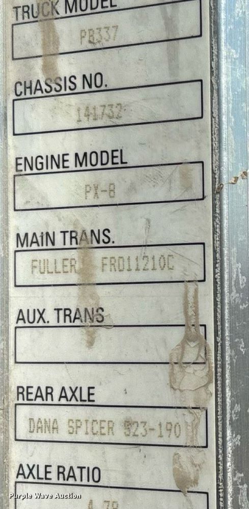 image for item ED2211 2012 Peterbilt 337 semi truck