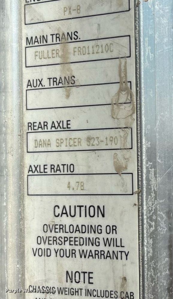 image for item ED2211 2012 Peterbilt 337 semi truck