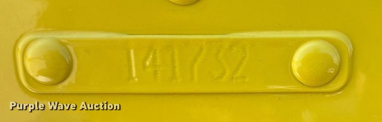 image for item ED2211 2012 Peterbilt 337 semi truck