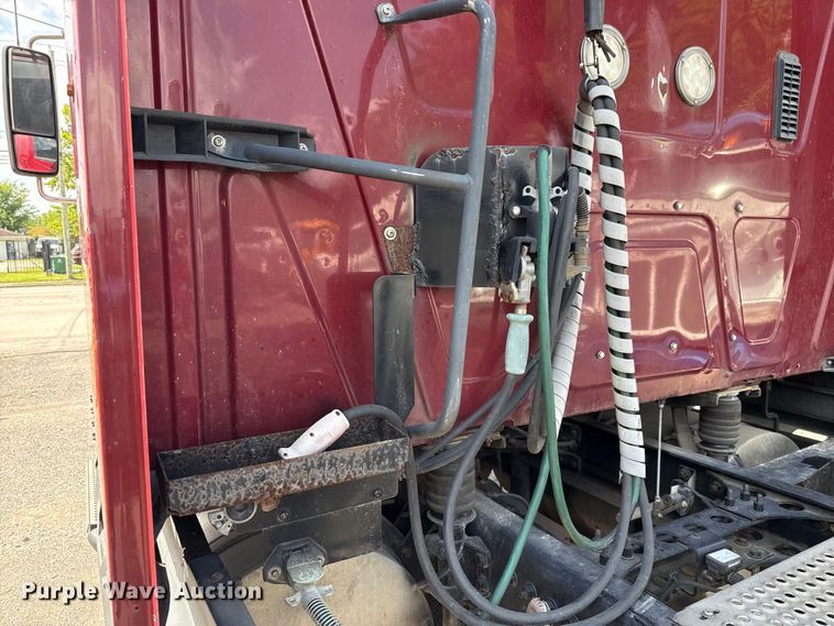 image for item ED5817 2015 International ProStar+ 122 semi truck