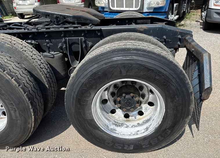 image for item ED5817 2015 International ProStar+ 122 semi truck