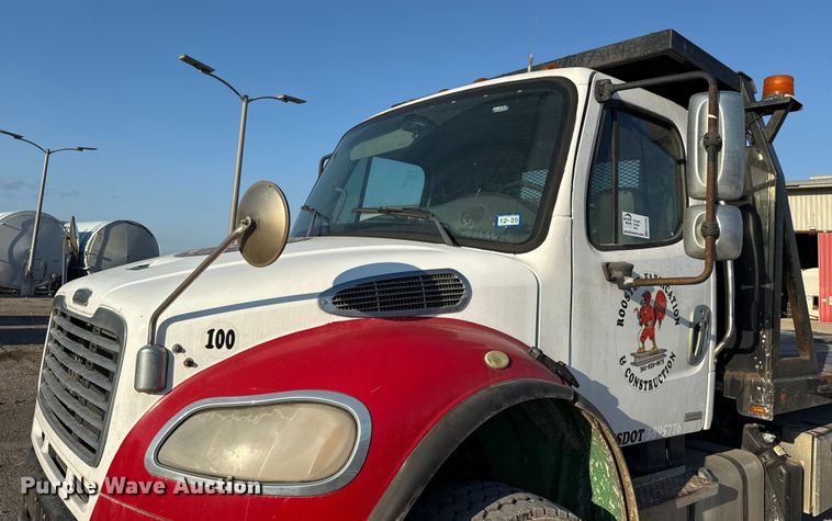 image for item ED5880 2011 Freightliner Business Class M2 rollback truck