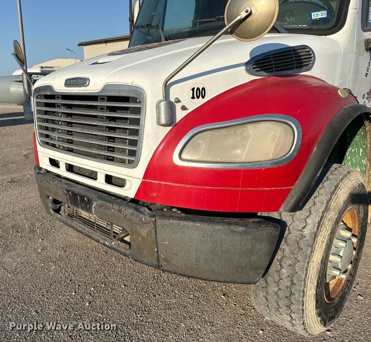 image for item ED5880 2011 Freightliner Business Class M2 rollback truck