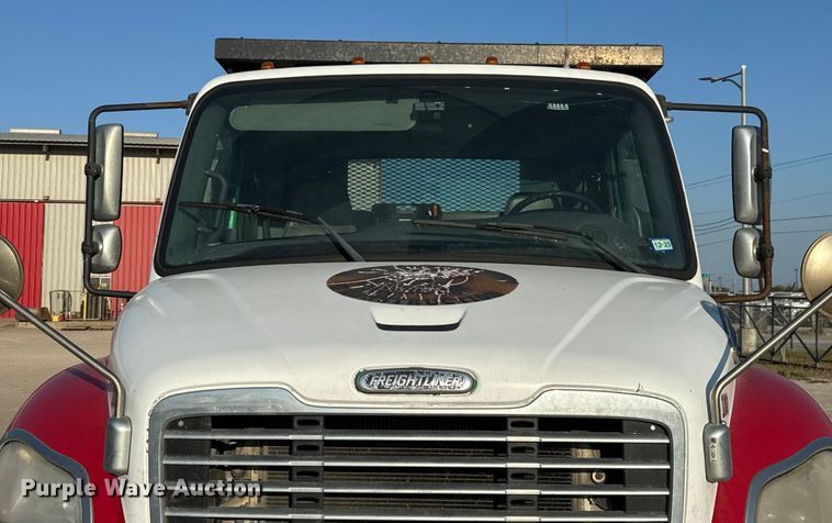 image for item ED5880 2011 Freightliner Business Class M2 rollback truck