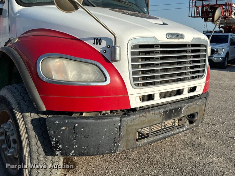 image for item ED5880 2011 Freightliner Business Class M2 rollback truck