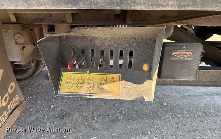 image for item ED5880 2011 Freightliner Business Class M2 rollback truck