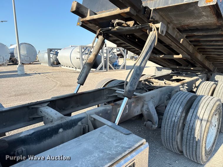 image for item ED5880 2011 Freightliner Business Class M2 rollback truck