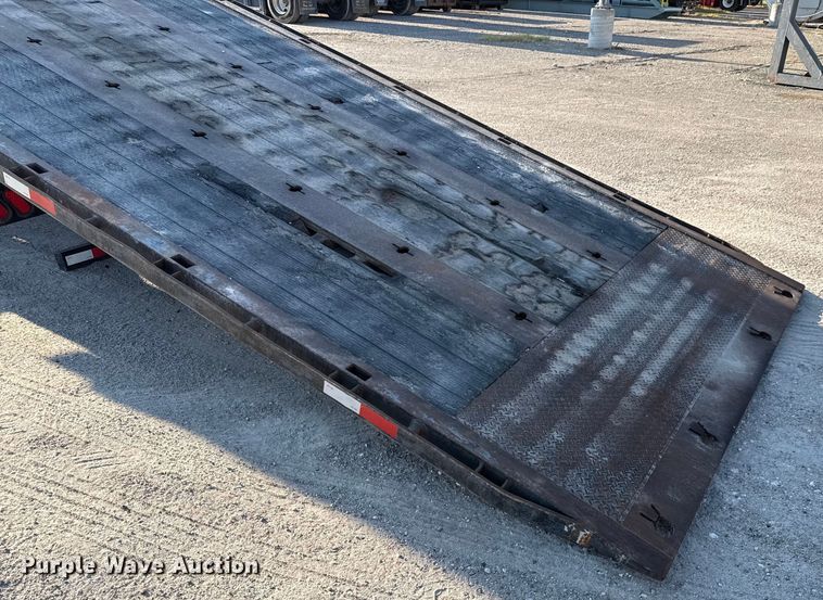 image for item ED5880 2011 Freightliner Business Class M2 rollback truck