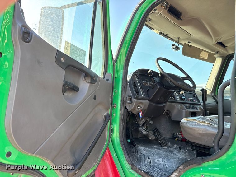 image for item ED5880 2011 Freightliner Business Class M2 rollback truck