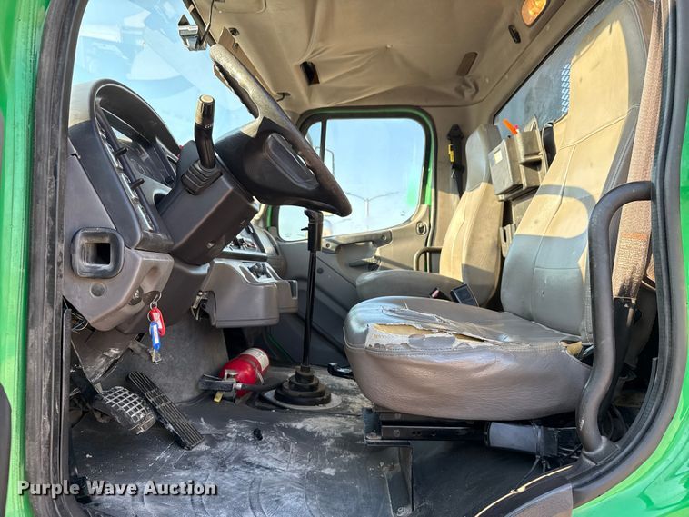 image for item ED5880 2011 Freightliner Business Class M2 rollback truck