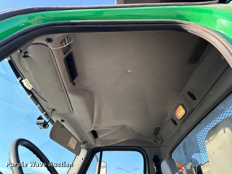 image for item ED5880 2011 Freightliner Business Class M2 rollback truck