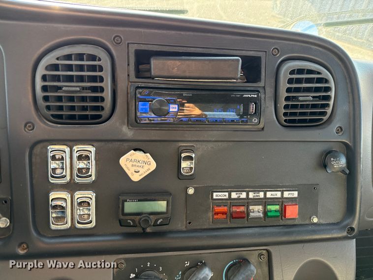 image for item ED5880 2011 Freightliner Business Class M2 rollback truck