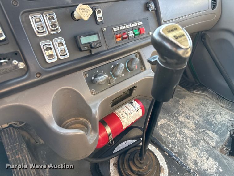 image for item ED5880 2011 Freightliner Business Class M2 rollback truck