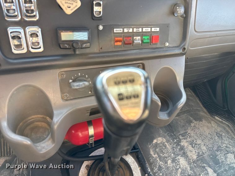 image for item ED5880 2011 Freightliner Business Class M2 rollback truck