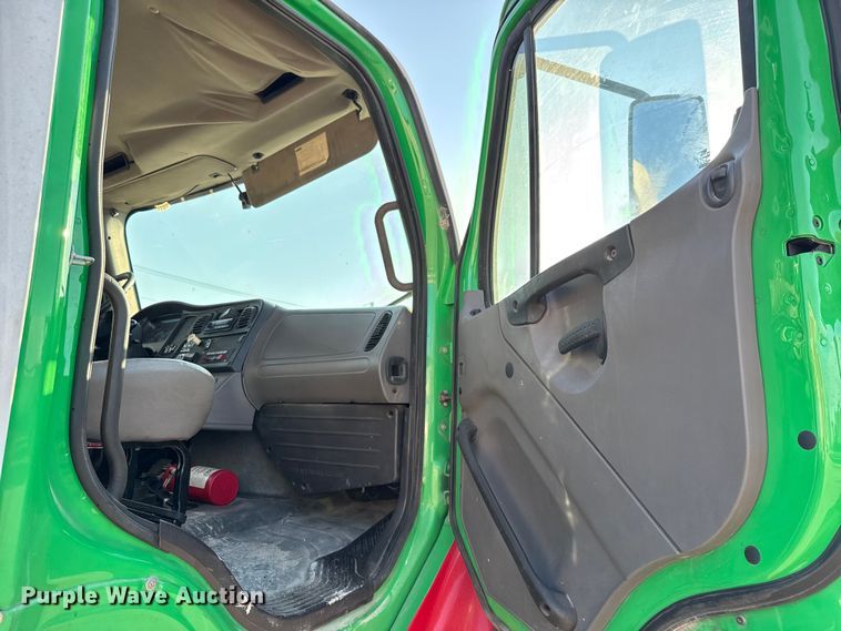 image for item ED5880 2011 Freightliner Business Class M2 rollback truck