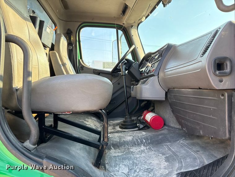 image for item ED5880 2011 Freightliner Business Class M2 rollback truck