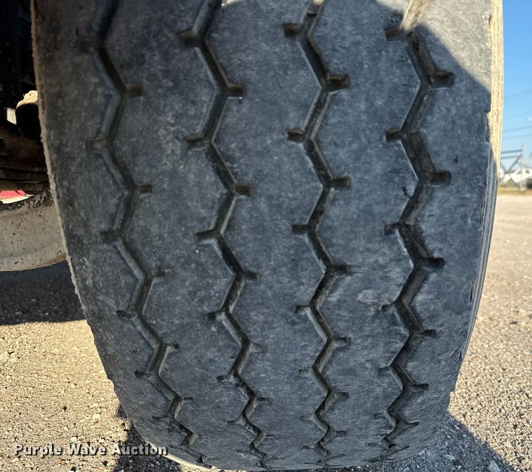 image for item ED5880 2011 Freightliner Business Class M2 rollback truck