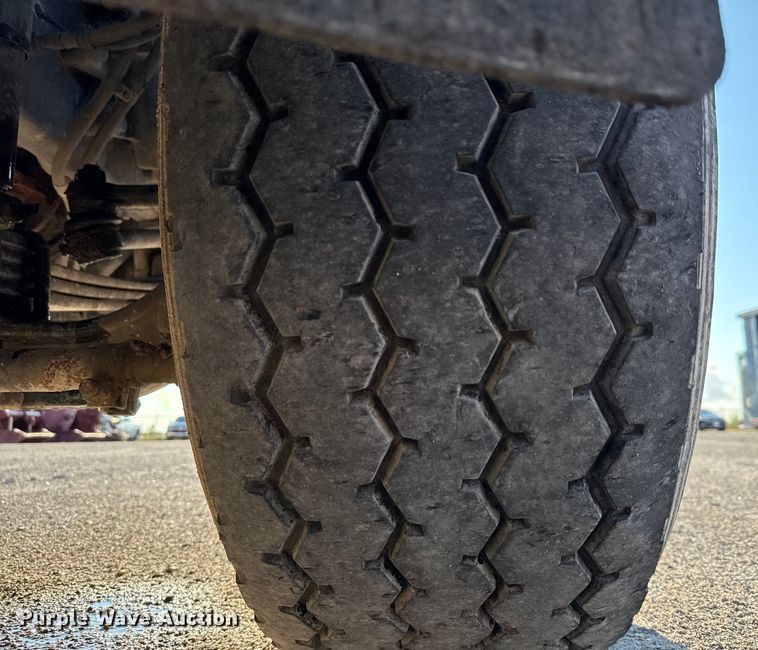 image for item ED5880 2011 Freightliner Business Class M2 rollback truck