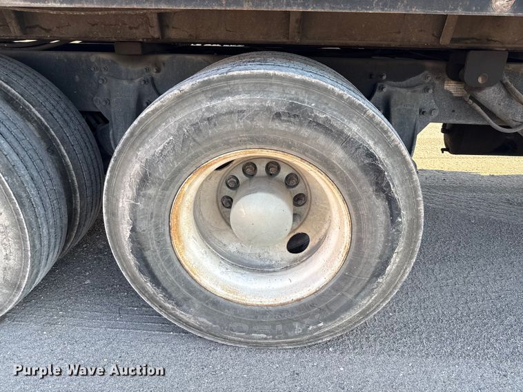 image for item ED5880 2011 Freightliner Business Class M2 rollback truck