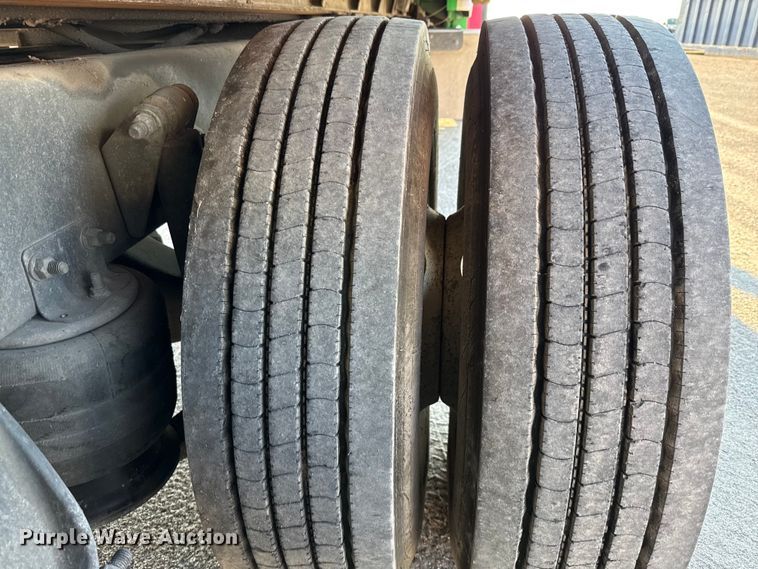 image for item ED5880 2011 Freightliner Business Class M2 rollback truck