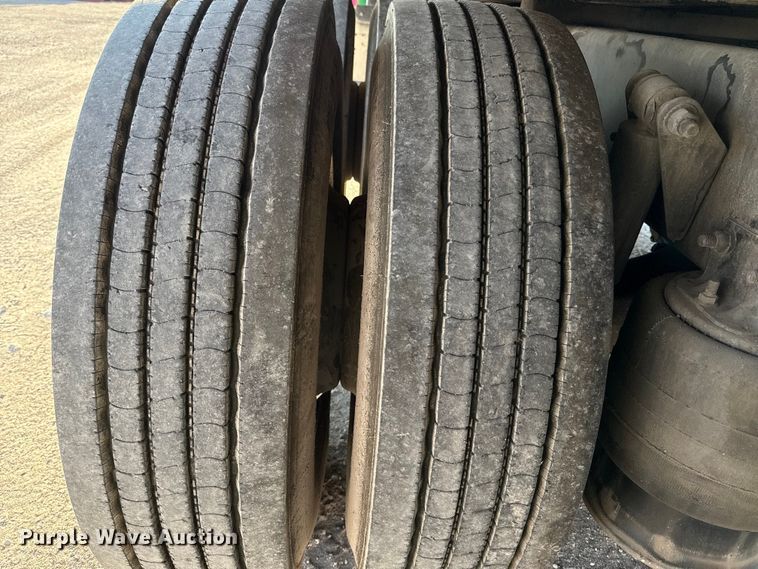 image for item ED5880 2011 Freightliner Business Class M2 rollback truck