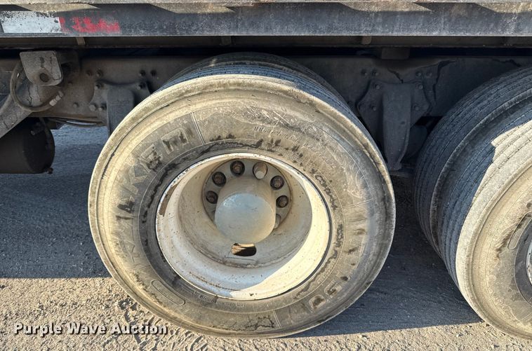 image for item ED5880 2011 Freightliner Business Class M2 rollback truck