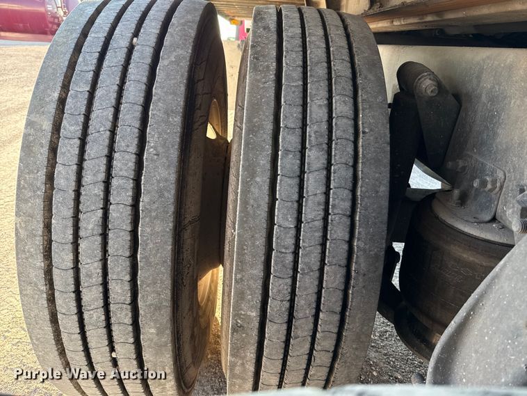 image for item ED5880 2011 Freightliner Business Class M2 rollback truck