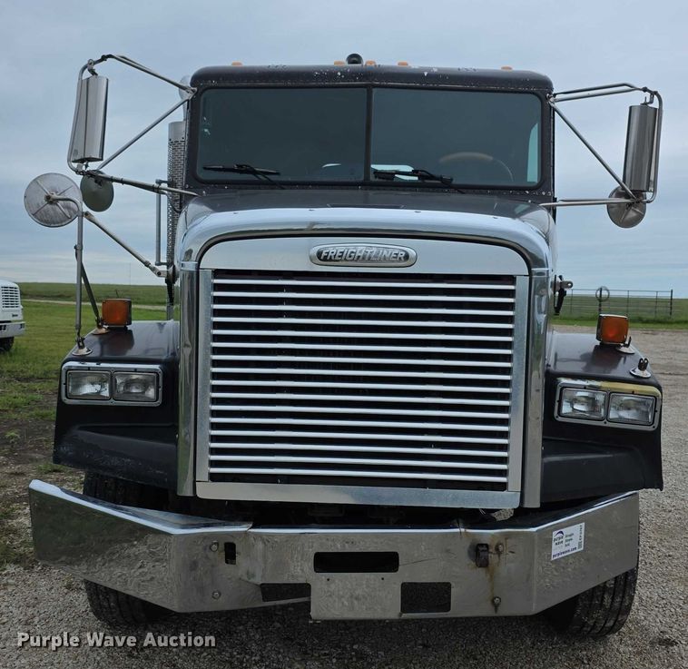 image for item EF3767 1998 Freightliner  FL112 hook lift truck