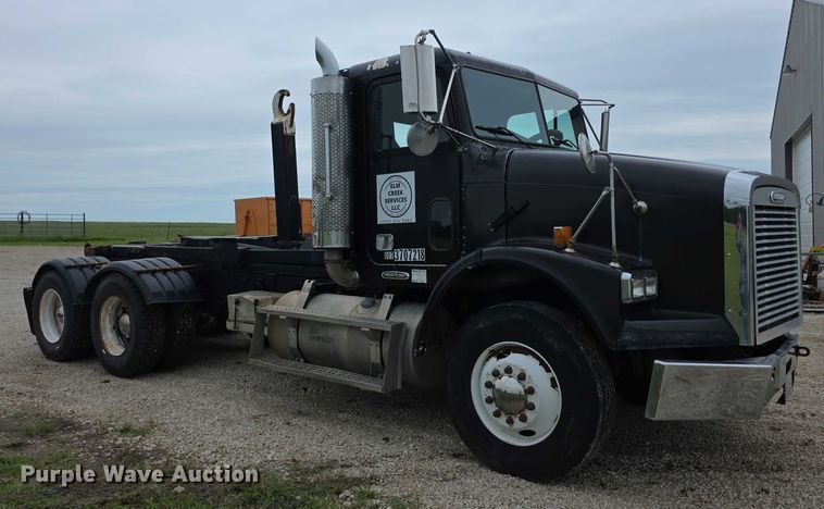 image for item EF3767 1998 Freightliner  FL112 hook lift truck