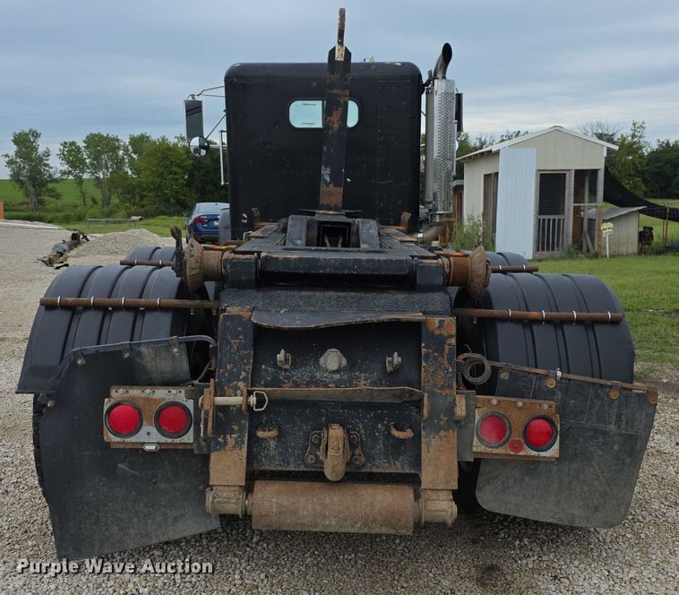 image for item EF3767 1998 Freightliner  FL112 hook lift truck