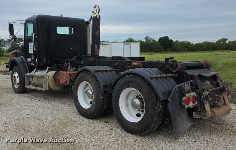 image for item EF3767 1998 Freightliner  FL112 hook lift truck