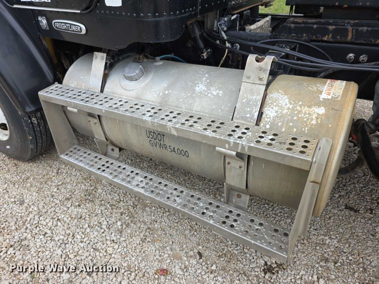 image for item EF3767 1998 Freightliner  FL112 hook lift truck