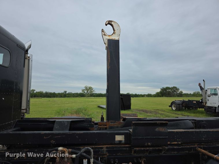 image for item EF3767 1998 Freightliner  FL112 hook lift truck