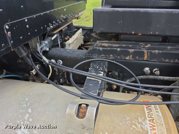 image for item EF3767 1998 Freightliner  FL112 hook lift truck